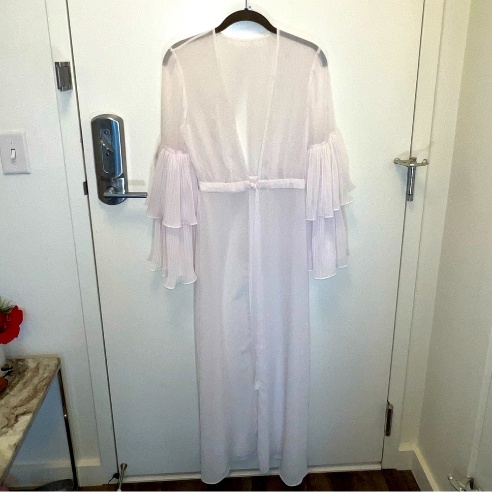 BCBG Maxazria white maxi swim cover-up. Size 00.